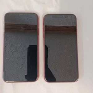 Lot of 2 Apple iPhone 11 Locked, Ungraded, No Screen Glass Cracks - Afbeelding 1 van 2