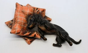 💥Antiguo perro salchicha de bronce de Viena sobre almohada FRANZ BERGMANN hecho a mano pintado en frío - Imagen 1 de 9