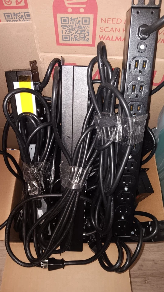 Unidad de distribución de energía para rack APC AP9562 120 V 15 A.Lote de 10.Recogida local.Vermont Foto 1 de 4