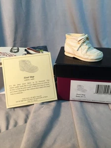 Just the Right Shoe "FIRST STEP" W/COA & BOX 2001 #25134 - Picture 1 of 7