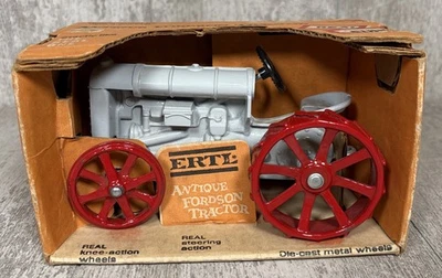 Antiguo tractor Fordson fundido a presión 1/16 Ertl con caja #804 Foto 1 de 4