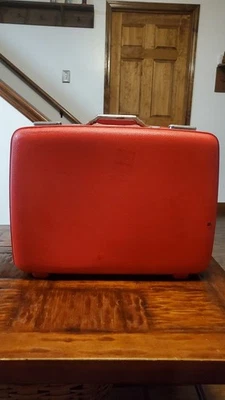 Maleta rígida vintage roja American Tourister años 60 equipaje retro mod Foto 1 de 4