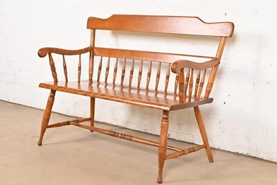 Banco de husillo de arce macizo tallado colonial americano Ethan Allen Foto 1 de 4