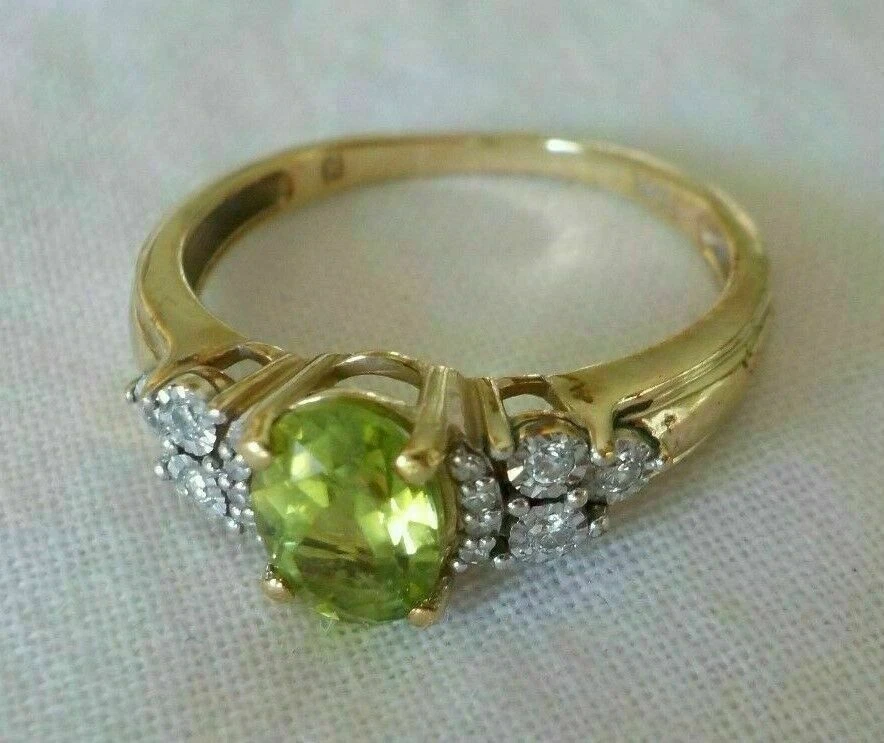 Anillo de compromiso solitario de peridoto verde ovalado de 2,00 quilates de oro amarillo de 14 quilates para mujer Foto 1 de 4