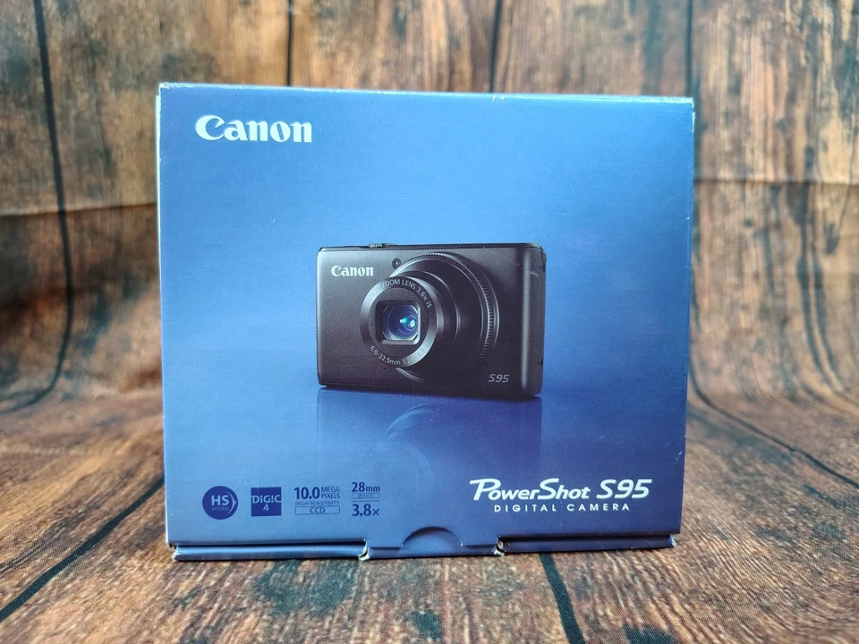 Juego completo de cámara digital Canon PowerShot S95 - 10 MP  Foto 1 de 4
