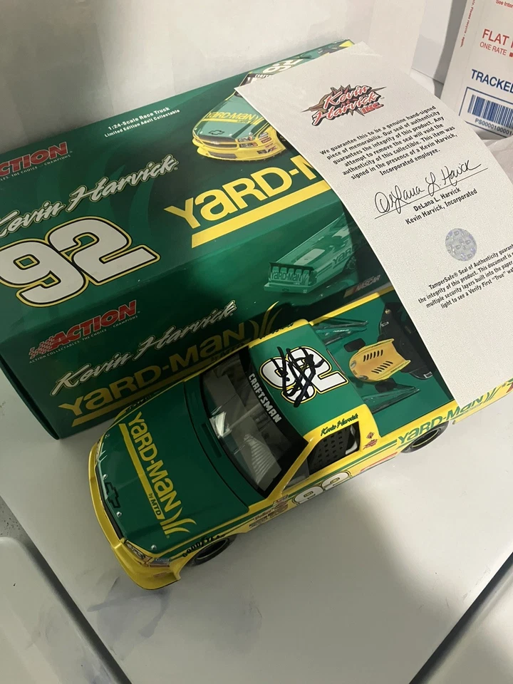 KEVIN HARVICK #92 YARDMAN 2005 1/24 ACTION CAMINHÃO AUTOGRAFADO FUNDIDO FEITO EM 1440 - Imagem 1 de 1