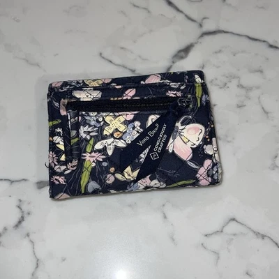 Cartera de mujer Vera Bradley azul marino de algodón con patrón de floración y bloqueo RFID Foto 1 de 4