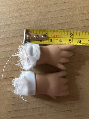 "Muñeca bisque de porcelana vintage 1970-1990 piezas/manos de bebé para reproducción o reparación 2""" Foto 1 de 4