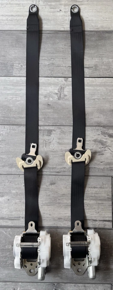 Conjunto retractor cinturón seguridad pasajero derecho Lexus CT 200H 2011-2016 negro OEM Foto 1 de 3