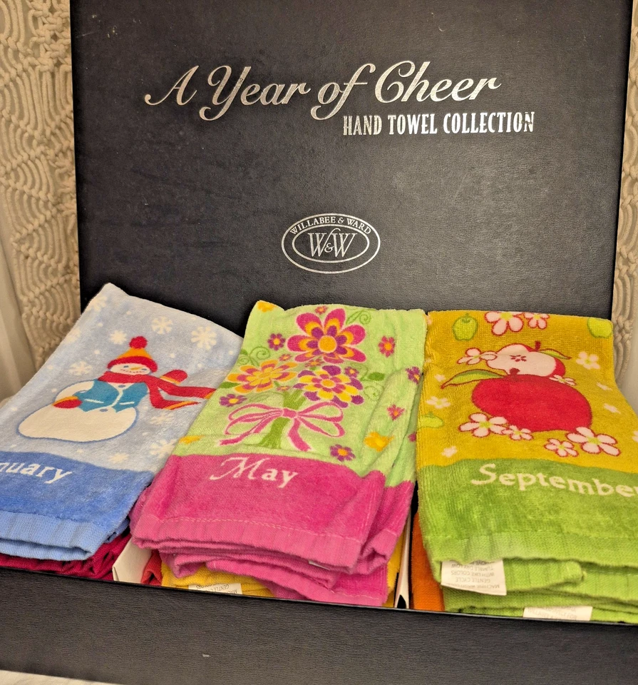 Conjunto de 12 pares de toalhas Danbury Mint/Willabee&Ward Year of Cheer HAND na caixa - Imagem 1 de 4