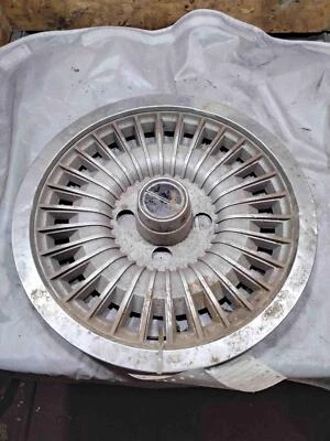 Cubierta de rueda Ford Mustang 1979-1990 Foto 1 de 3