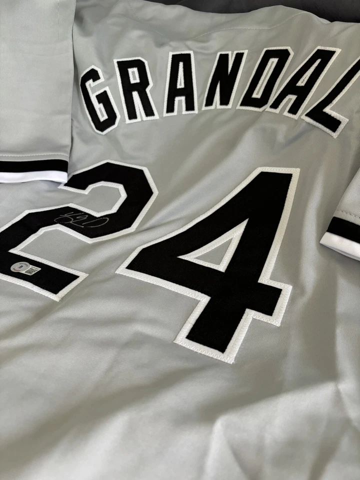 Camiseta deportiva autografiada por Yasmani Grandal de los Medias Blancas de Chicago Beckett BAS ¡Holo! Foto 1 de 4
