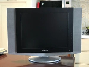 TV Samsung LE15S51BP 15" VGA, S-VIDEO, RGB, SCART Ottimo Stato - Zdjęcie 1 z 10