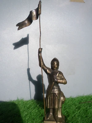 Figurine de collection  : JEANNE d'ARC à pied portant l'Etendard - Photo 1/4