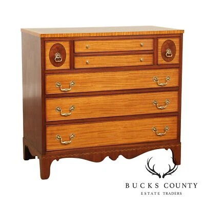 Cajonera Henkel Harris estilo blanco hepple con incrustaciones de caoba Foto 1 de 4