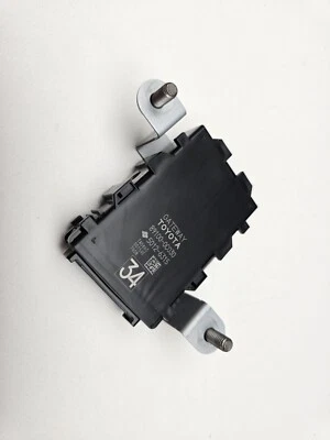2018 2019 2020 2021 Toyota Tundra Network Gateway Control Module 89100-0C030 OEM - Image 1 of 4