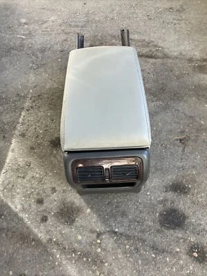 Infiniti Q45 1997-2001 consola central reposabrazos reposabrazos contenedor de almacenamiento ventilación de aire trasera Foto 1 de 4
