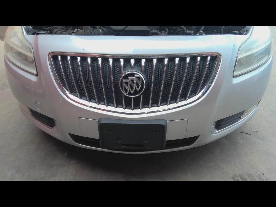 Used Front Bumper Assembly Front fits: 2011 Buick Regal CX Front Grade C Foto 1 de 4