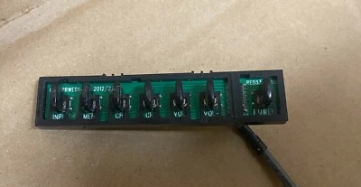 RCA RE0332R010 Tablero de botones de control y soporte con cable de RCA LED32B30RQD  Foto 1 de 4