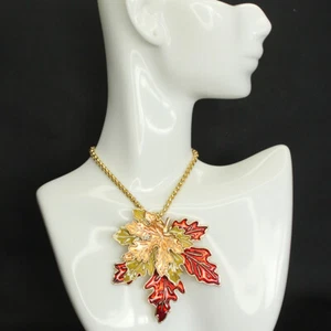 Collar de temperamento tridimensional esmaltado de alta gama hoja de arce de colección - Imagen 1 de 8