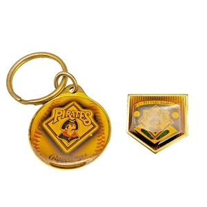 Vintage Pittsburgh Pirates Keychain Pin Set Baseball Home Plate Wincraft 1994 - Picture 1 of 15