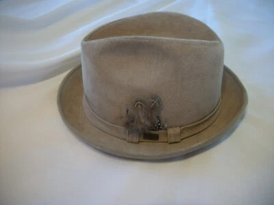 Sombrero Fedora De Colección Dobbs Para Hombres 7 Marrón Gamuza Cuero Banda Emplumada Hecho en EE. UU. Foto 1 de 3