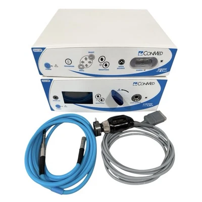 Cámara ConMed Linvatec True HD 3MOS IM8000 y fuente de luz LED directa LS8000 Foto 1 de 4