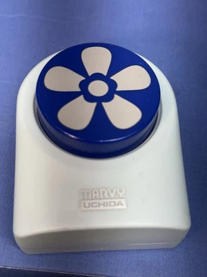 Recorte/perforador de papel Marvy Uchida azul claro FLOR DIVERTIDA para álbumes de recortes Foto 1 de 4