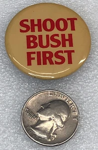 Spara Bush prima spilla antipolitica. 1,5" vintage - Foto 1 di 3