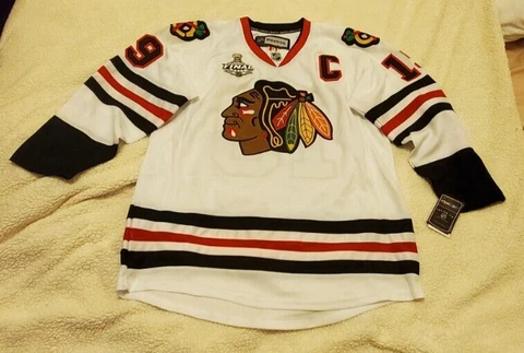NWT Chicago Blackhawks Jonathan Toews Jersey - White - Men's Size 52 Cover