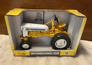 2005 Ertl 60th Anniversary 1:16 International Cub Tractor 1964-76 Farm Toy-NIB - Picture 1 of 8