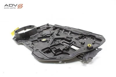 2011-2023 CHRYSLER 300 FRONT RIGHT PASSENGER DOOR WINDOW REGULATOR & CARRIER OEM - Изображение 1 из 4