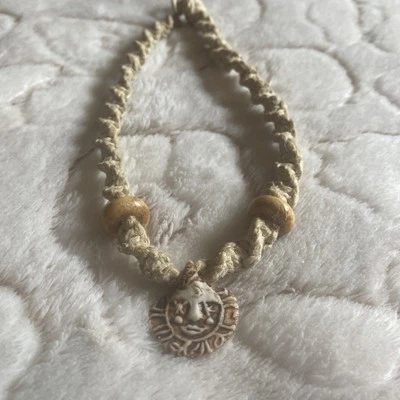 Конопля ожерелье солнца подвеска и деревянный акцент бисер - меньше, 13,5 в длину - Изображение 1 из 3