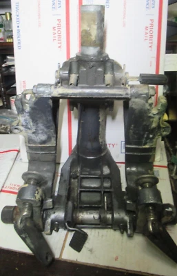 Motor fueraborda Yamaha 1996 30 hp 2 tiempos soporte inclinable manual Foto 1 de 4