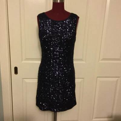 Vestido azul lentejuelas hasta la rodilla brillante.  Foto 1 de 4