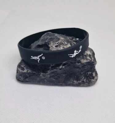 Fußball Armband Aus Silkon Sport Ball Silikonarmband Motivation Geschenk  - Bild 1 von 3