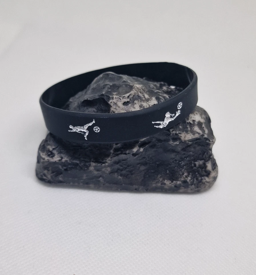 Fußball Armband Aus Silkon Sport Ball Silikonarmband Motivation Geschenk  - Bild 1 von 3