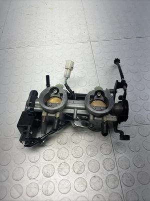 07-09 Kawasaki Versys KLE650A Throttle Bodies Body OEM - Image 1 of 4