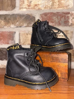 Bota de Combate Dr. Martens 1460 Cuero con Cordones y Cremallera Talla 4 Negra Niño Bebé Foto 1 de 4