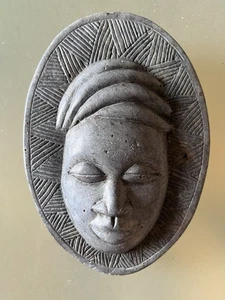 Afrikanische Maske aus geschnitztem Stein 16 cm - Bild 1 von 2