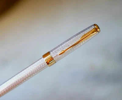 Pluma Fuente PARKER Soneto Plata Sólida 925 - Acabado Espiga - Oro 18 Cts Foto 1 de 4