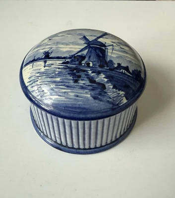 Vintage Hand Painted Holland Ceramic Delft Blue Trinket Box Blue/White. 4” Wide. Foto 1 de 4