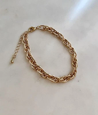 Pulsera de cadena de oro Pulsera de oro Pulsera de cadena gruesa Joyería de oro Foto 1 de 4