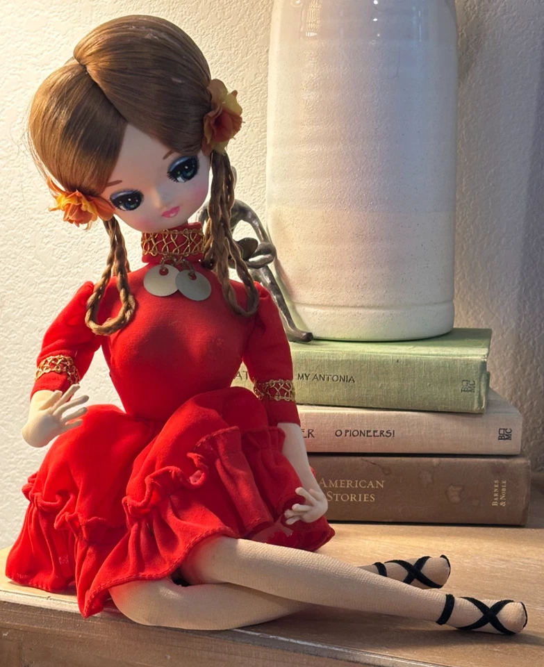 Muñeca Bradley Big Eyed de colección posada vestido rojo mod atrevido firmado en la parte inferior Foto 1 de 4