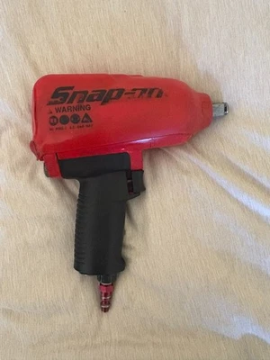 Snap On Tools MG725 1/2"dr Red Heavy-Duty Air Impact Wrench w/Boot 810Ft Lb - Image 1 of 4