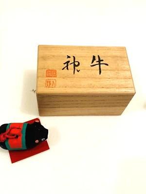 Figura Vaca Zodiaco Eto Okimono Mini Caja de Madera de Japón Foto 1 de 4