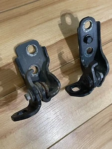 FORD F150 2017-20. 2021-23 right front hinge set FL3Z-1622801-B & FL3Z-1622810-B - Picture 1 of 2