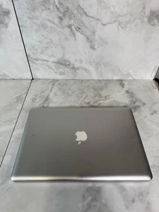 Apple MacBook Pro 15" – Non Testato – Schermo Bianco – Senza HDD, Batteria e Ali - Imagen 1 de 4