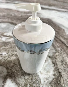 Vintage Martha Stewart Everyday Seifenspender Rentner Blau Weiß Silber - Bild 1 von 10