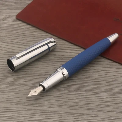 Pluma Estilográfica Ejecutiva Envuelta en Cuero, Plumín Fino, Azul y Cromo, por YouPing Foto 1 de 4